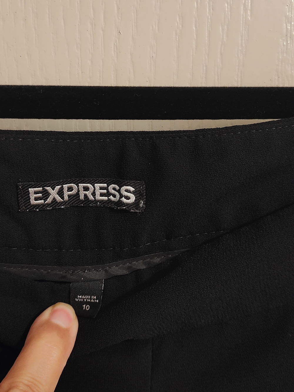 Express Women's Black High Waist Stretch Shorts - Picture 2 of 4